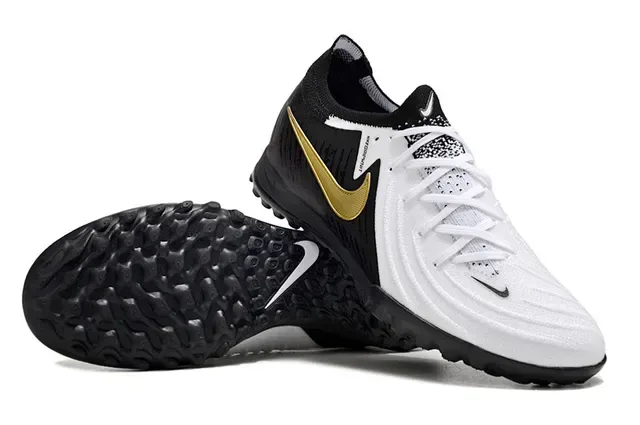 Nike কালো ও সোনা লো-কাট সিন্থেটিক এবং নিট আপার টার্ফ সকার জুতা 3