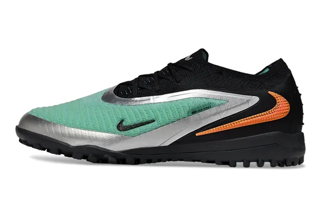 Nike কালো সবুজ নিট উপর অসমমিত লেসিং টার্ফ সকার জুতো 8