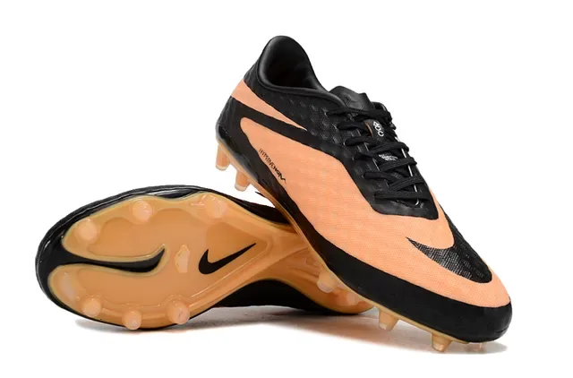 Nike أحذية كرة القدم أسود برتقالي منخفض القطعة علوية صناعية نسيج خلايا النحل أمامية أرضية صلبة 4