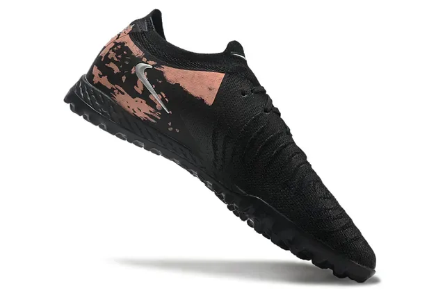 Nike Chaussures de Football Turf Noir et Rose Upper Knit Distressed Graphique en Cuivre 2