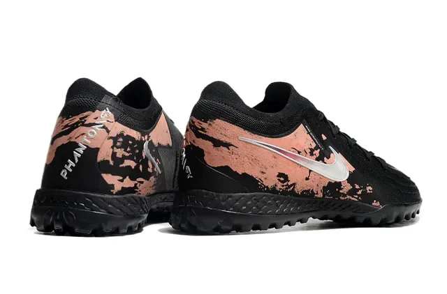 Nike Chaussures de Football Turf Noir et Rose Upper Knit Distressed Graphique en Cuivre 5