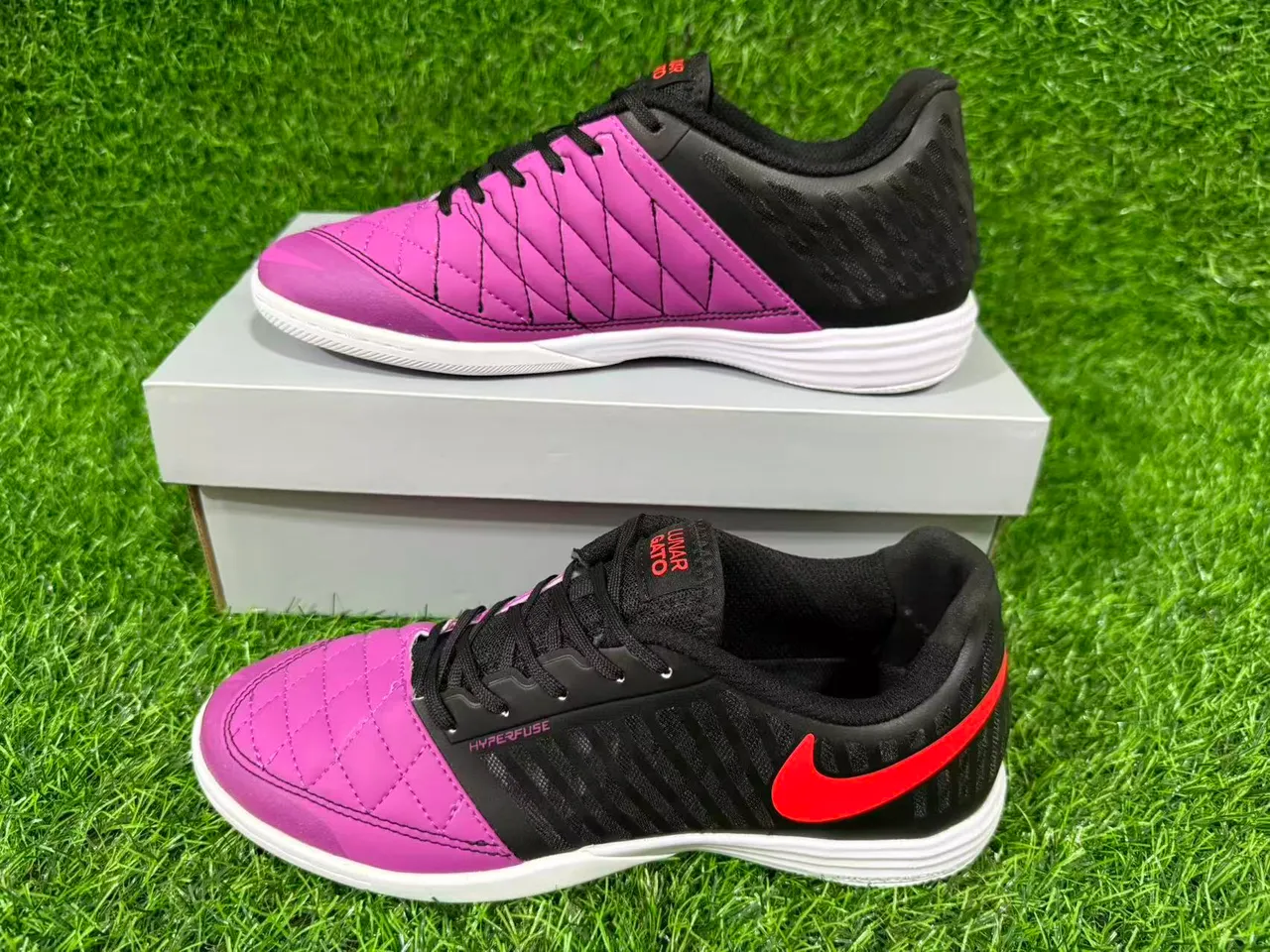 Nike أسود بنفسجي شبكة مدمجة علوية مطواة مصنوع اصطناعي غطاء أصابع أحذية كرة القدم داخلية 9