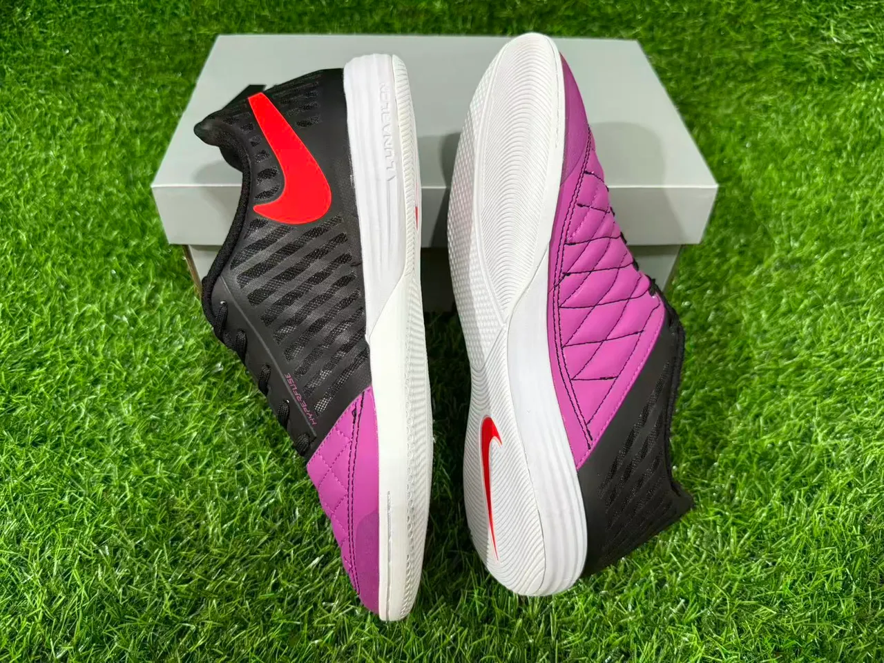 Nike أسود بنفسجي شبكة مدمجة علوية مطواة مصنوع اصطناعي غطاء أصابع أحذية كرة القدم داخلية 10