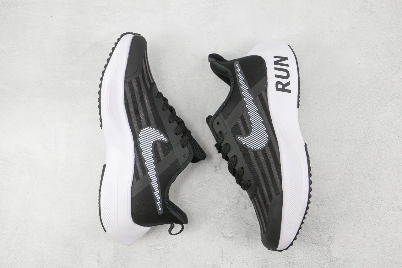 Nike Black White Striped Mesh Upper Line-Art Swoosh Running Shoes 9