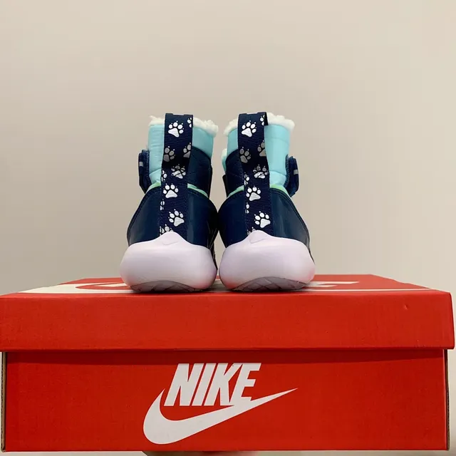 Nike Marrom Preto Isolado Alto Gola com Forro de Pele Botas de Neve 17