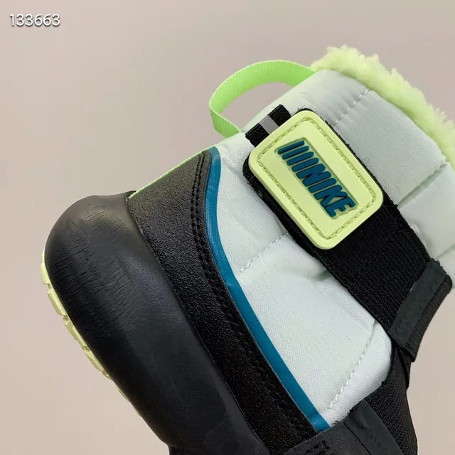 Nike Marrom Preto Isolado Alto Gola com Forro de Pele Botas de Neve 21