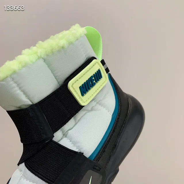 Nike Marrom Preto Isolado Alto Gola com Forro de Pele Botas de Neve 22