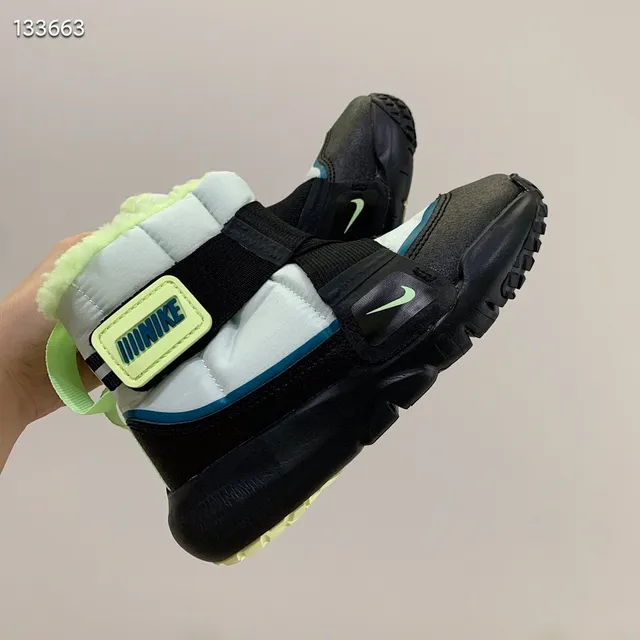 Nike Marrom Preto Isolado Alto Gola com Forro de Pele Botas de Neve 24