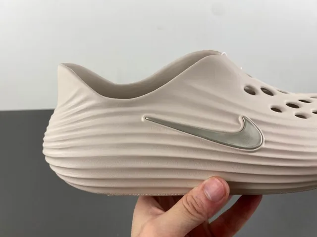 Nike Clog Beige Silver Ribbed Sculpted Sole Perforated Upper Clog 3