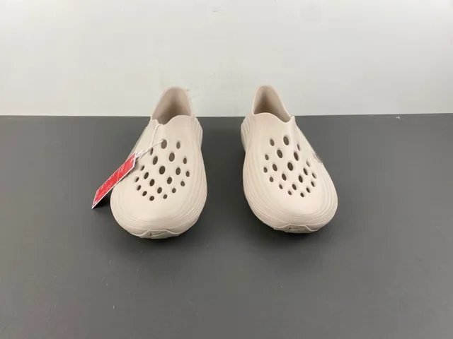 Nike Clog Beige Silver Ribbed Sculpted Sole Perforated Upper Clog 8