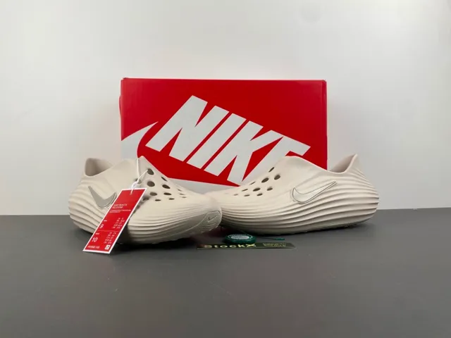 Nike Clog Beige Silver Ribbed Sculpted Sole Perforated Upper Clog 10
