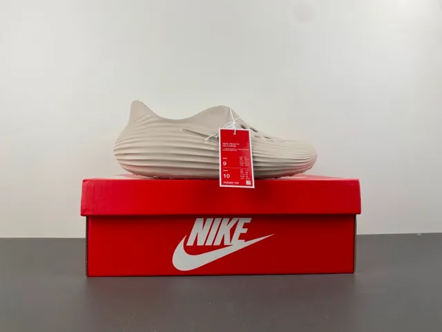 Nike Clog Beige Silver Ribbed Sculpted Sole Perforated Upper Clog 12