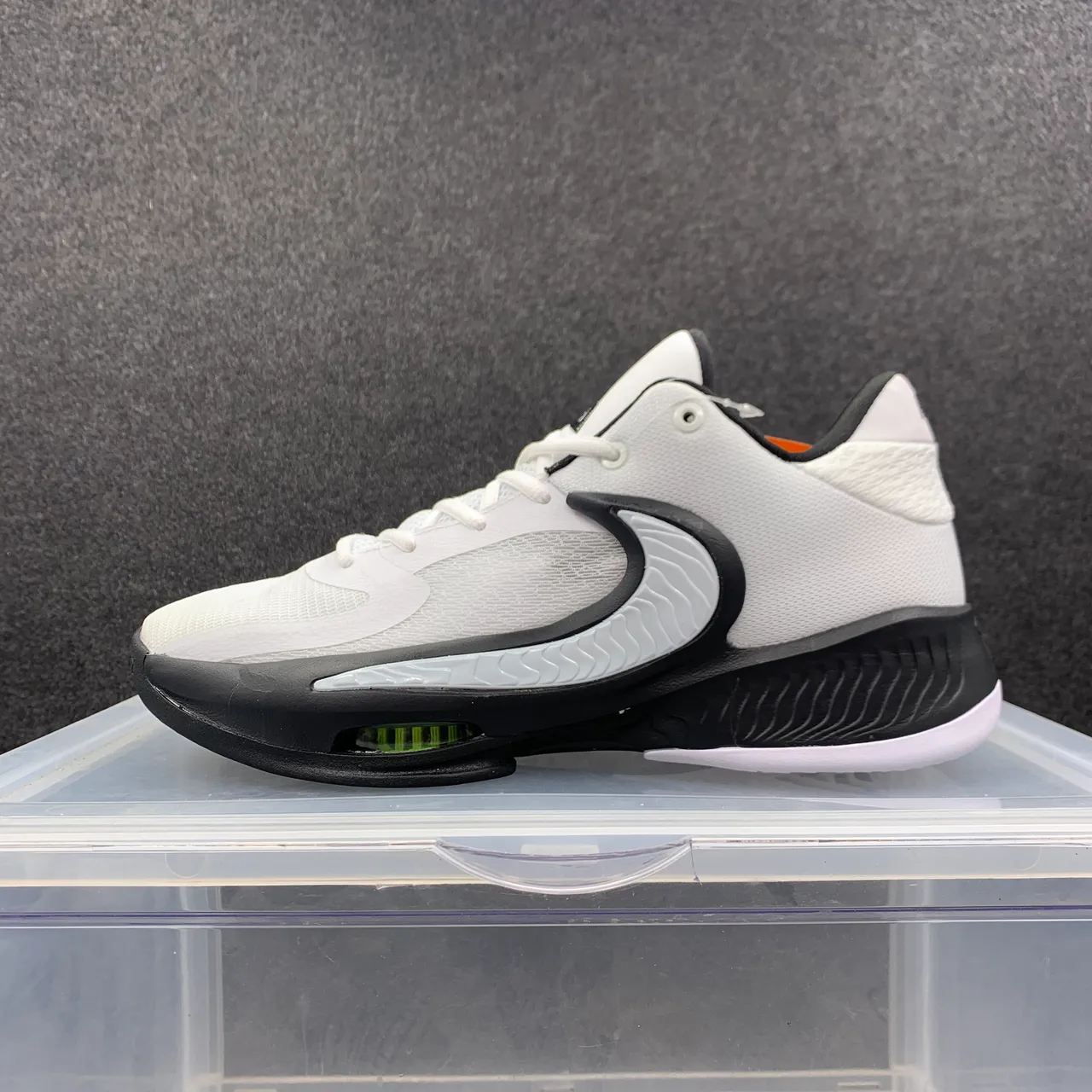 Nike Cosmic Unity White Black أحذية كرة السلة عالية 2