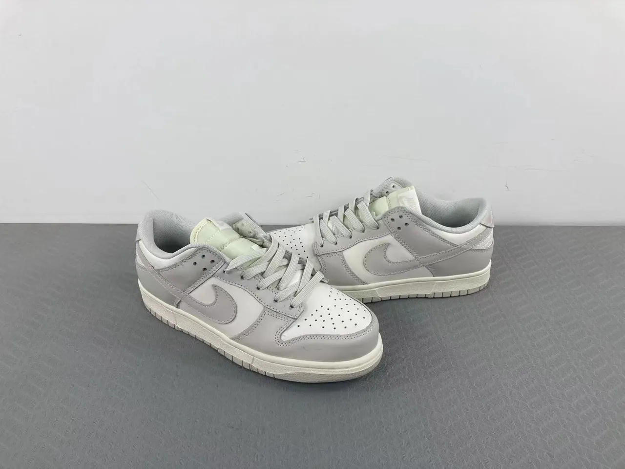 Nike Dunk Low Off-White Lifestyle Sneakers 18