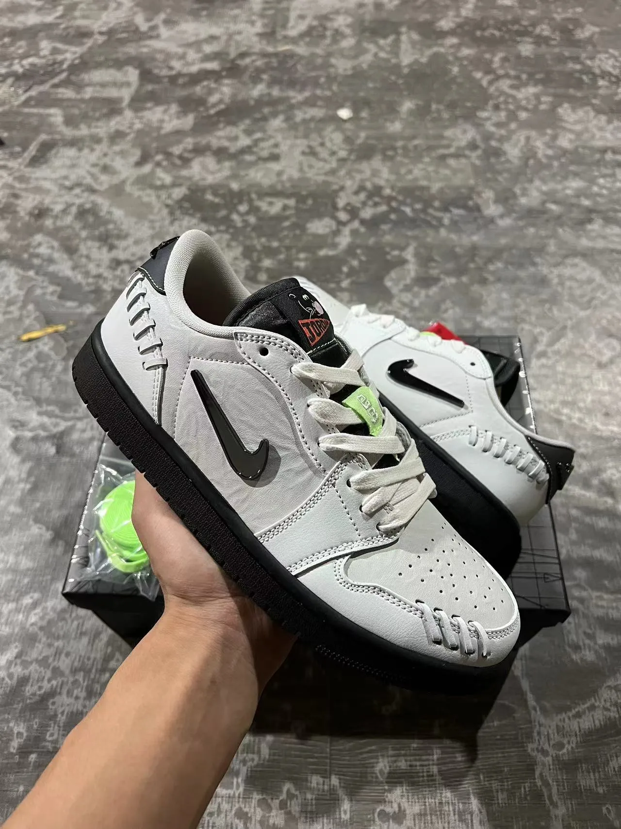 Nike Gray Black Low-Top Perforated Toe Lifestyle Sneakers 2