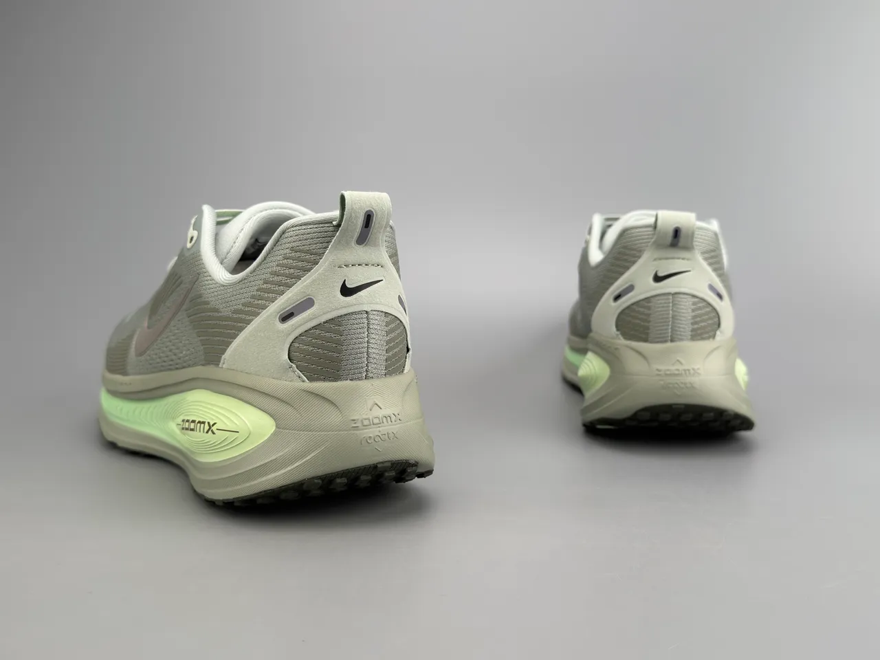 Nike Gray Green Engineered Knit Upper Wave-Patterned ZoomX Midsole Running Shoes 5