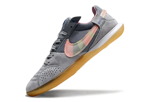 Nike ধূসর গোলাপী Low-Top Silhouette জাল এবং স্যুড উপরের অভ্যন্তরীণ সকার জুতো 10