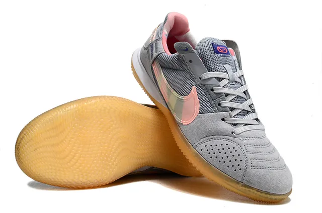 Nike ধূসর গোলাপী Low-Top Silhouette জাল এবং স্যুড উপরের অভ্যন্তরীণ সকার জুতো 11