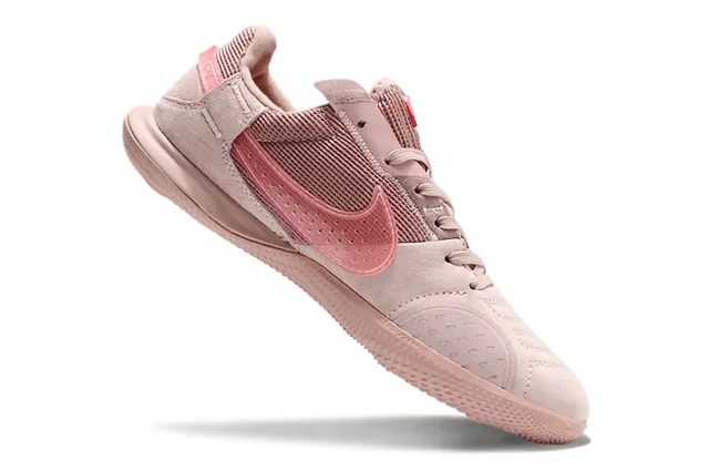Nike ধূসর গোলাপী Low-Top Silhouette জাল এবং স্যুড উপরের অভ্যন্তরীণ সকার জুতো 15