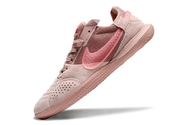 Nike ধূসর গোলাপী Low-Top Silhouette জাল এবং স্যুড উপরের অভ্যন্তরীণ সকার জুতো 16
