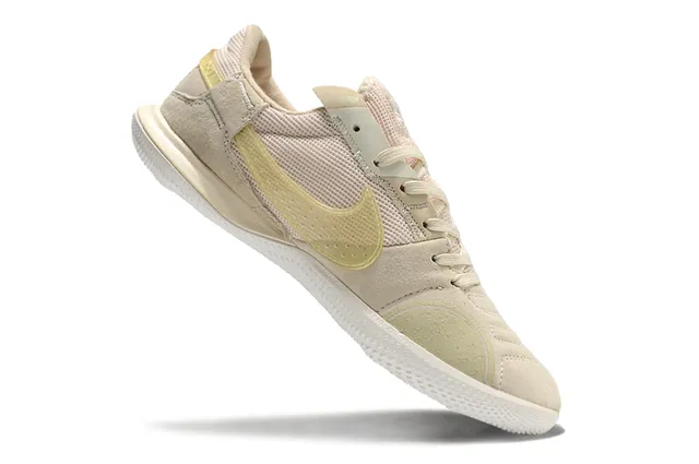 Nike ধূসর গোলাপী Low-Top Silhouette জাল এবং স্যুড উপরের অভ্যন্তরীণ সকার জুতো 22