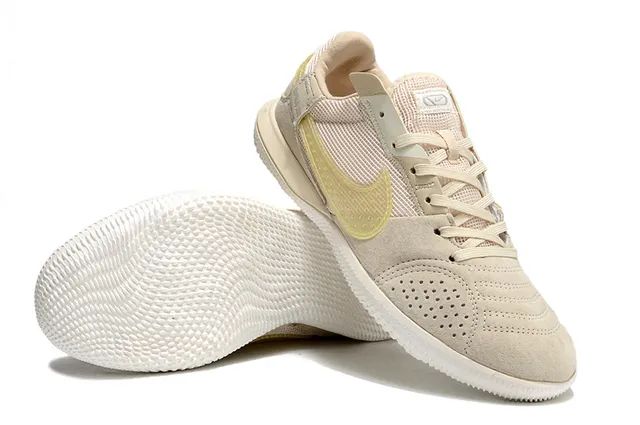 Nike ধূসর গোলাপী Low-Top Silhouette জাল এবং স্যুড উপরের অভ্যন্তরীণ সকার জুতো 24