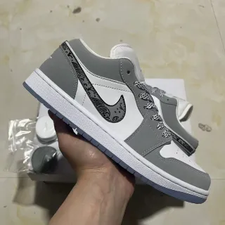 Nike رمادي أبيض Low-Top سيليويت موجة Swoosh أسلوب حياة أحذية رياضية