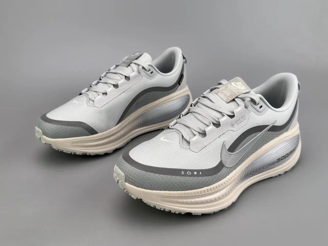 Nike Gray White Mesh Upper GORE-TEX Waterproofing Running Shoes 5