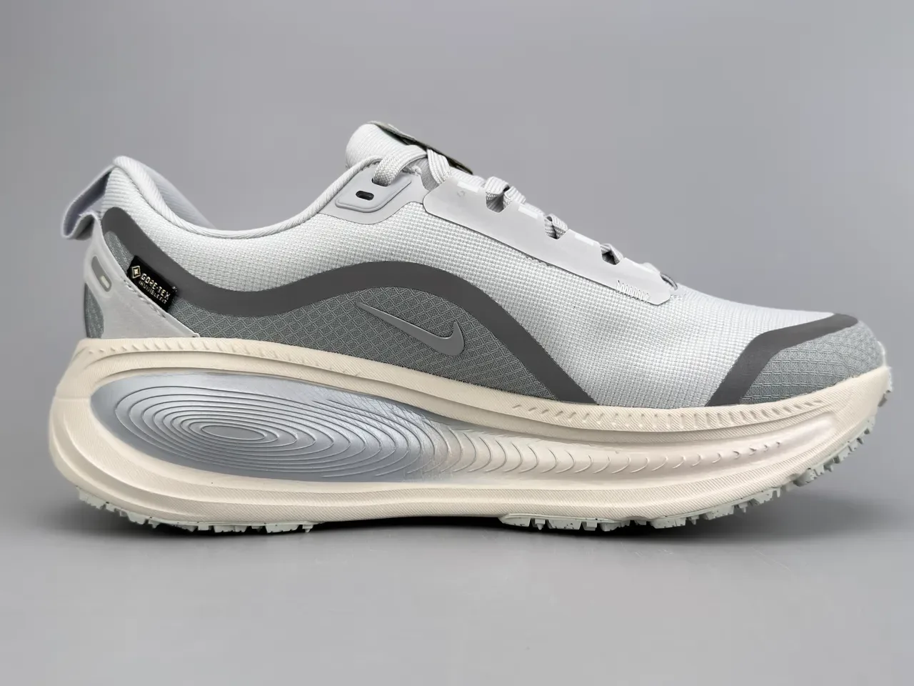 Nike Gray White Mesh Upper GORE-TEX Waterproofing Running Shoes 10