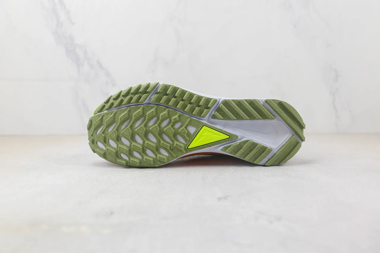 Nike গ্রে ইয়েলো ইঞ্জিনিয়ার্ড মেশ আপার নিওন সোশ অ্যাকসেন্ট রানিং শিউজ 8