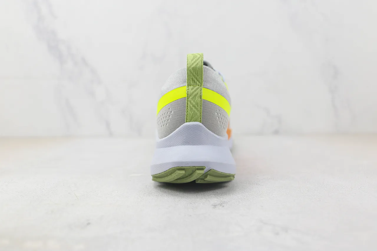 Nike গ্রে ইয়েলো ইঞ্জিনিয়ার্ড মেশ আপার নিওন সোশ অ্যাকসেন্ট রানিং শিউজ 9