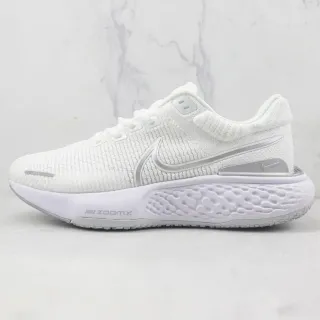 Nike Invincible Run Chaussures de course blanches et argentées
