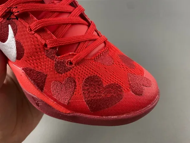 Nike Kobe লাল সাদা নিট উপর হার্ট মোটিফ প্রিন্ট বাস্কেটবল জুতো 2