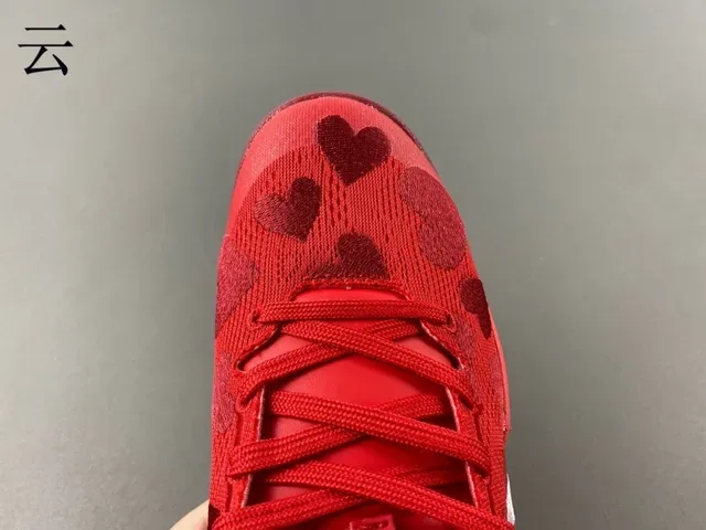 Nike Kobe লাল সাদা নিট উপর হার্ট মোটিফ প্রিন্ট বাস্কেটবল জুতো 5