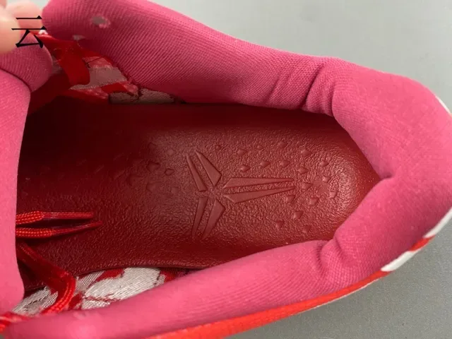 Nike Kobe লাল সাদা নিট উপর হার্ট মোটিফ প্রিন্ট বাস্কেটবল জুতো 7