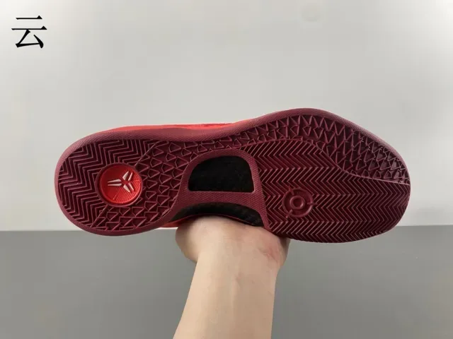 Nike Kobe লাল সাদা নিট উপর হার্ট মোটিফ প্রিন্ট বাস্কেটবল জুতো 10