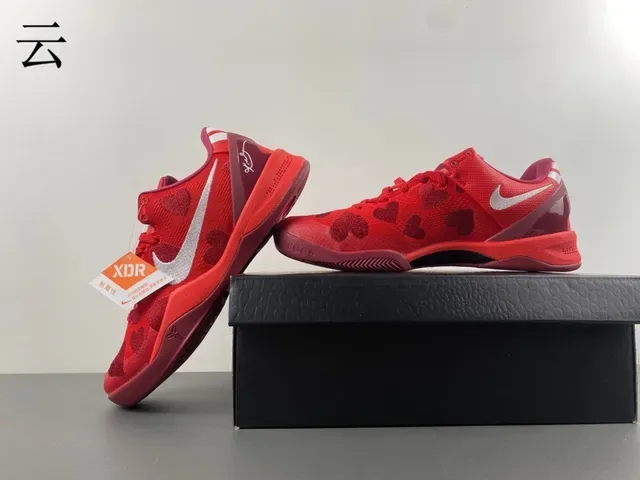 Nike Kobe লাল সাদা নিট উপর হার্ট মোটিফ প্রিন্ট বাস্কেটবল জুতো 15