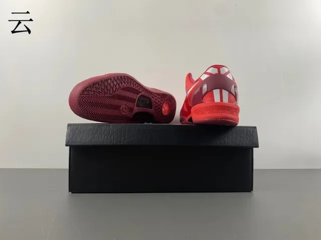 Nike Kobe লাল সাদা নিট উপর হার্ট মোটিফ প্রিন্ট বাস্কেটবল জুতো 16