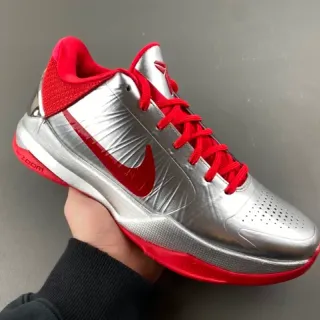 Nike Kobe 银红金属合成鞋面叠加篮球鞋