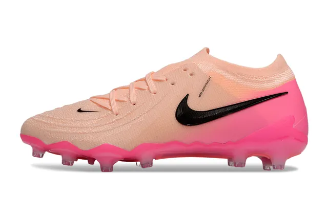 Nike Mercurial Vapor Sapatos de futebol rosa bege com parte superior de malha de baixo corte, cadarços assimétricos, para terreno firme 7