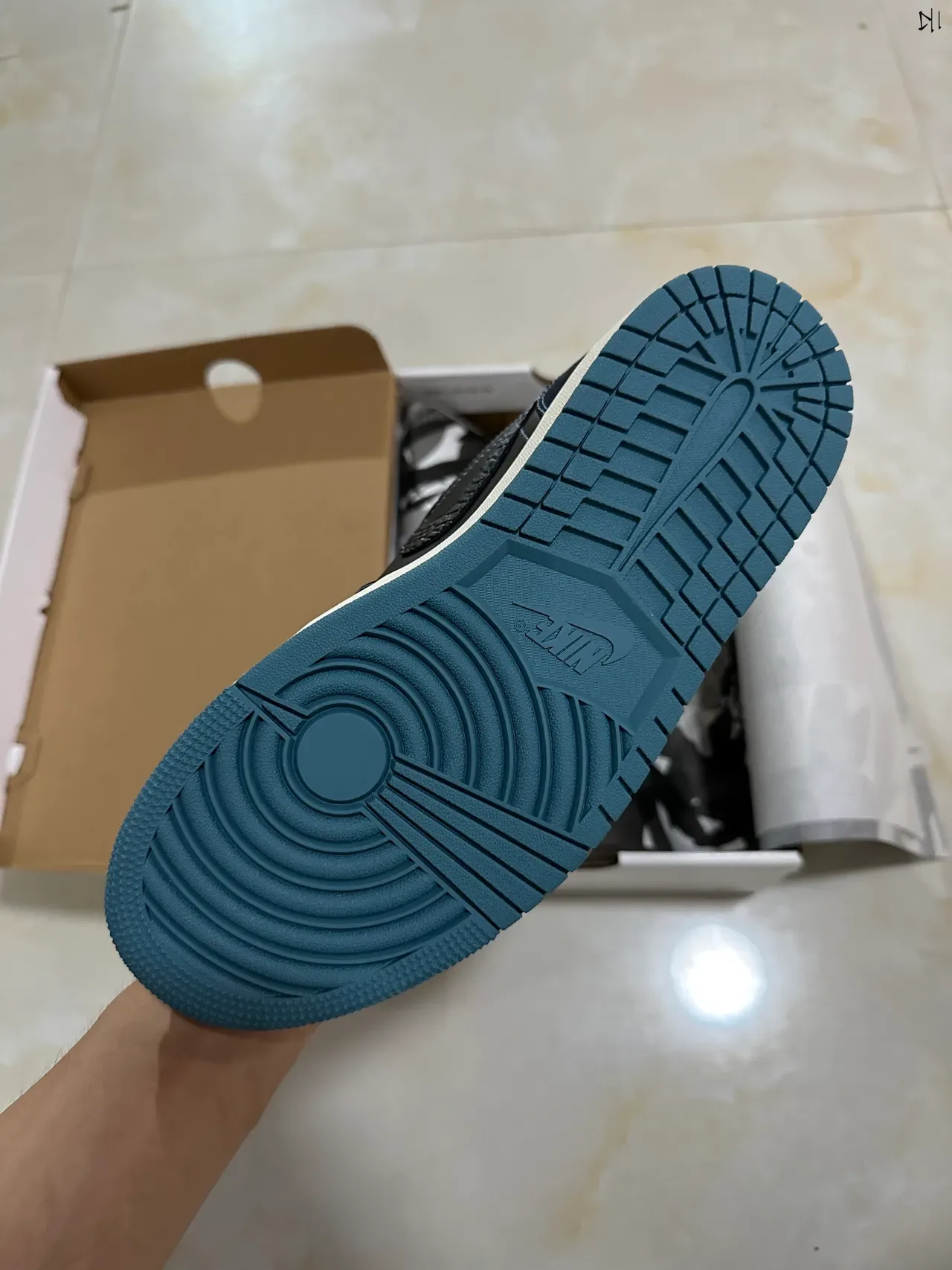 Nike নেভি ব্ল্যাক লো-টপ সিলহুয়েট টেক্সচার্ড সোশ ওভারলে বাস্কেটবল শু 6