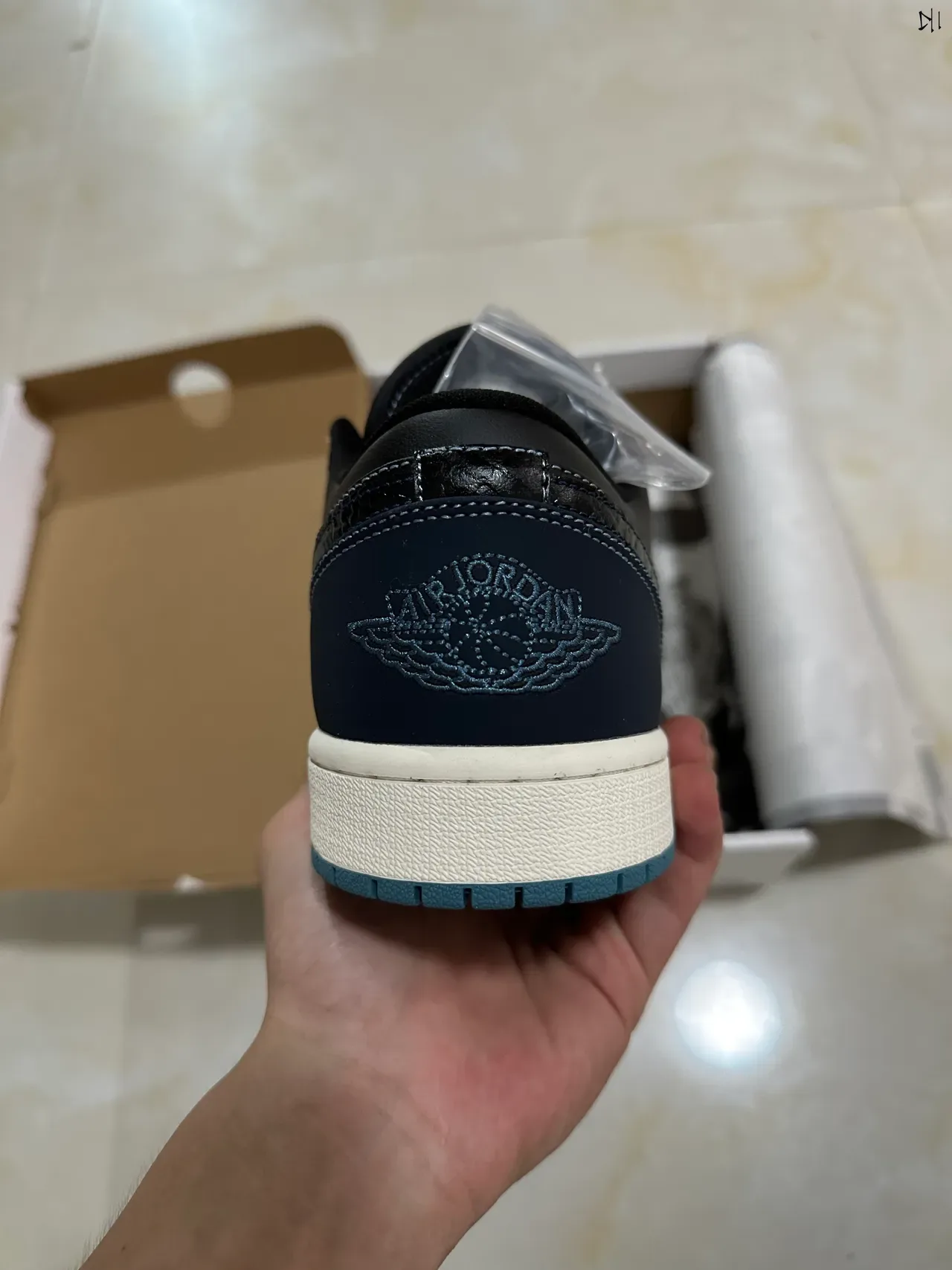 Nike নেভি ব্ল্যাক লো-টপ সিলহুয়েট টেক্সচার্ড সোশ ওভারলে বাস্কেটবল শু 7
