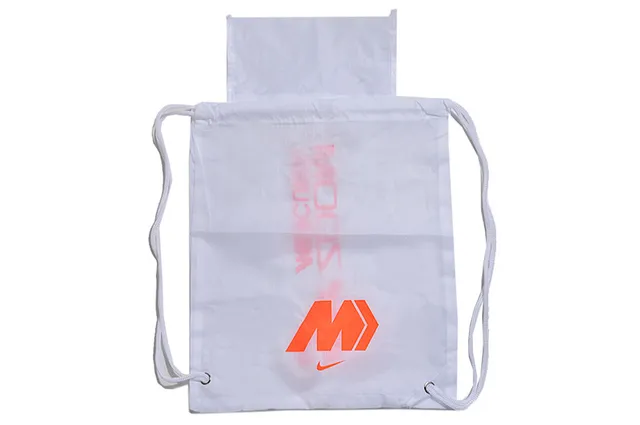 Nike नारंगी काली ड्रॉस्ट्रिंग बंद सैक-स्टाइल सिल्हूट बकेट बैग 21