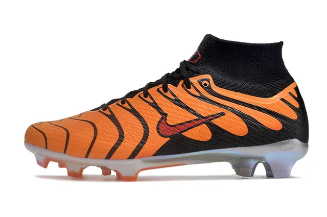 Nike Zapatillas de fútbol con suela para terreno firme color naranja y negro con cuello alto de calcetín y patrón de superposición de rayas de tigre 6