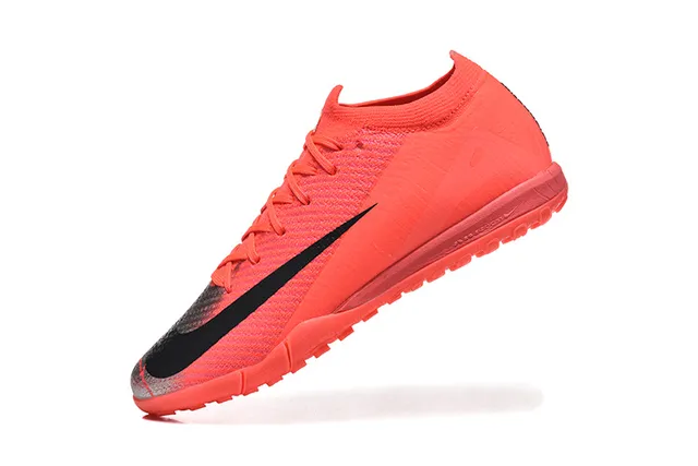 Nike Chaussures de football turf avec upper en knit synthétique, overlay Chevron en orange noir 4