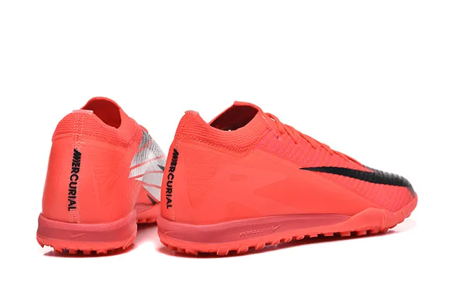 Nike Chaussures de football turf avec upper en knit synthétique, overlay Chevron en orange noir 5