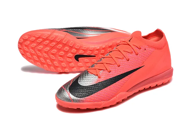 Nike Chaussures de football turf avec upper en knit synthétique, overlay Chevron en orange noir 6