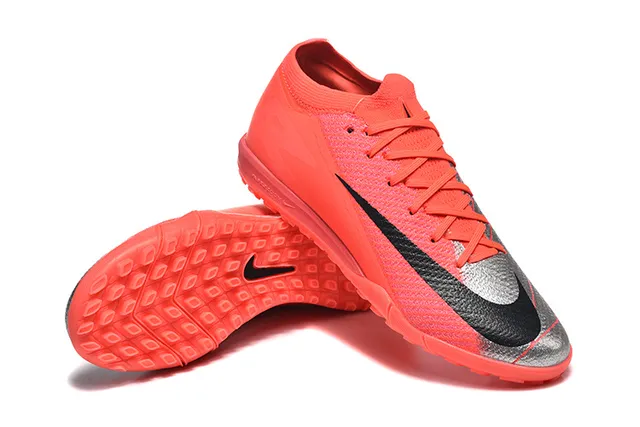 Nike Chaussures de football turf avec upper en knit synthétique, overlay Chevron en orange noir 7