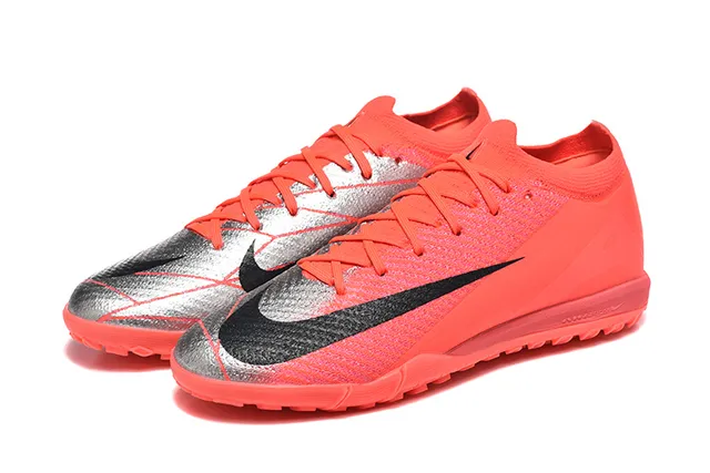 Nike Chaussures de football turf avec upper en knit synthétique, overlay Chevron en orange noir 8