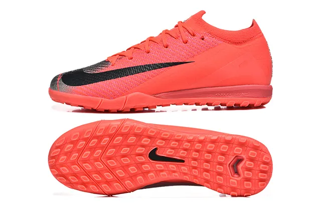 Nike Chaussures de football turf avec upper en knit synthétique, overlay Chevron en orange noir 9